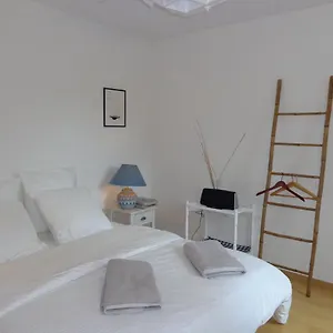 Couette-café Centre Bourg 2 Personnes Avec Petit Dejeuner, Corseul